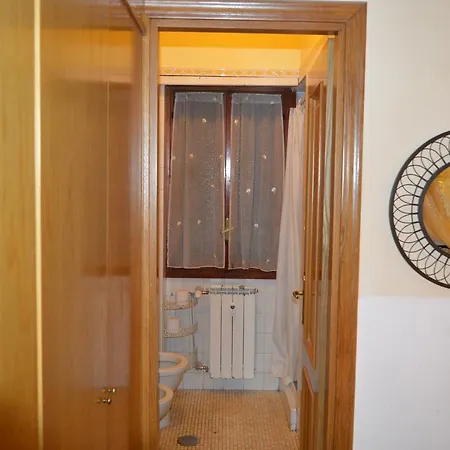 Stpeter's Mirkolgapartm דירה